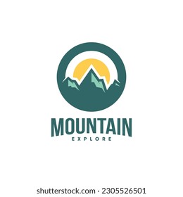 Plantilla de logotipo de vectores de camping de montaña