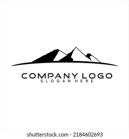 Montaña en el diseño del logo del vector del desierto