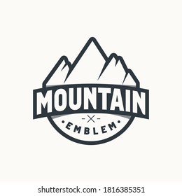 logotipo de emblema de montaña blanco negro