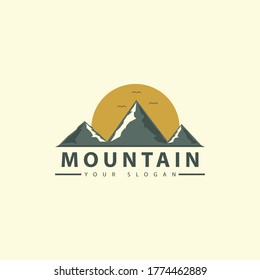 Design-Vorlage für das Mountain Hill-Logo mit dem Logo für Sonne und Fluss-Wasserform. Symbol der Landschaft Landschaft Natur. Vektorgrafik für die Expedition von Elementen, Extremsport, Abenteuerlager