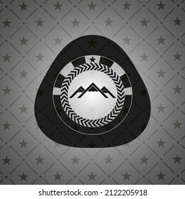 icono de montaña dentro de la placa negra. 