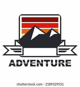 Logo de un icono de montaña con fondo de arcoiris y texto de aventura
