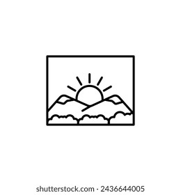 
Logo de icono de paisaje de montaña con sol. Icono abstracto rectangular de la puesta o salida del sol. Sencillo emblema vectorial, aislado sobre fondo blanco.