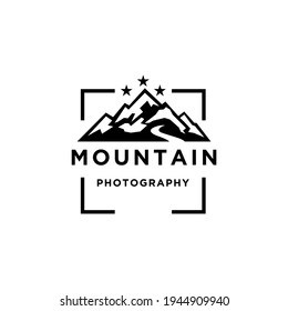Paisaje de montaña con marco de objetivo y estrella para aventura naturaleza al aire libre diseño de logotipo de fotógrafo