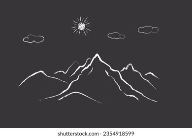 Berglandschaft, Sonne. Die Zeichnung wird von der Hand eines Kindes mit Kreide auf Asphalt oder auf einer Tafel gezeichnet. Studium der Natur, Geografie, Schule, Kindergarten. Weiße Linien auf dunklem Hintergrund