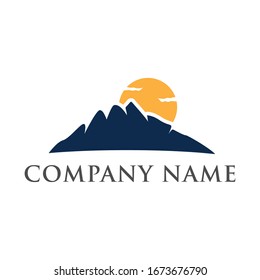 plantilla de diseño de aventura con logotipo de montaña