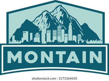 Logo de la montaña con silueta de la ciudad. Turismo de montaña. portador vectorial, emblema, logotipo, etiqueta, volante.