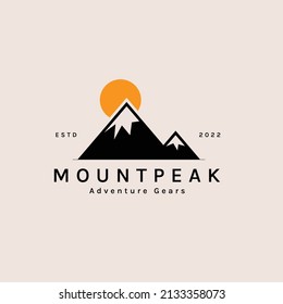 Diseño de logotipo de montaña con puesta de sol. ideal para acampar, aventura al aire libre, expedición, esquí y escalada. ilustración de vector