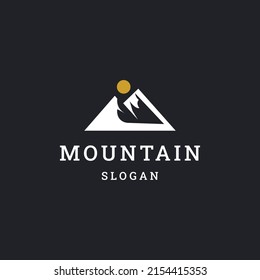 Plantilla de diseño de icono de montaña vectorial