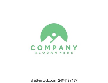 Plantilla de diseño de icono de logotipo de montaña con pico de montaña y puesta de sol.