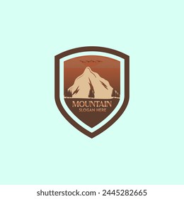 Logo de la montaña Ilustración Vector gráfico de Plantilla 