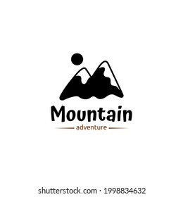 Logo de la montaña aislado en blanco