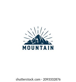 plantilla de logotipo de montaña en fondo blanco