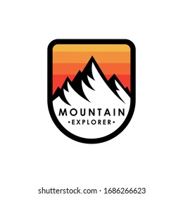 Ilustración vectorial del logotipo de montaña. Diseño de placa de montaña vectorial diseño. Diseño del logo de las Montañas de moda, plantilla de ilustración vectorial para Aventura al Aire Libre.