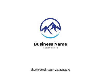 Logo de montaña con elemento acuático en un marco de círculo simple