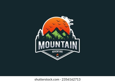 Vector de la plantilla de logotipo de montaña al aire libre.