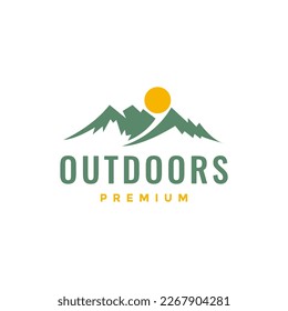 Berggipfel Hochgebirgswald Grüner Sonnenuntergang Nachmittag Außenhipster-Logo Design Vektorsymbol