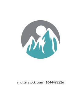 Icono relacionado con la montaña en el fondo para diseño gráfico y web. Símbolo de concepto de ilustración creativa para aplicación web o móvil.