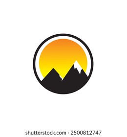 Berg und Sonnenuntergang. Logo auf einem Kreis,