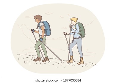 Turismo de montaña, senderismo, viajes en concepto de naturaleza. Joven pareja de felices personajes de caricatura turistas mochileros caminantes en la naturaleza con palos juntos ilustración vectorial 