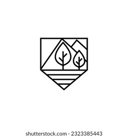 Logo de paisajes montañosos y arbóreos en diseño de marco de escudo