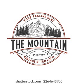 diseño del logotipo del vector de montaña. ilustración de montañas y pinos. para viajes, senderismo y actividades al aire libre