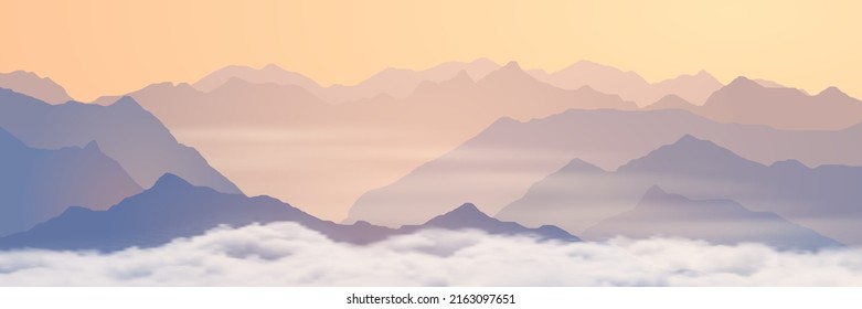 Montañas sobre las nubes, vistas panorámicas de las crestas en la luz de la mañana, pintoresco amanecer