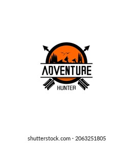 vector de ilustración del logotipo de las montañas y la aventura
