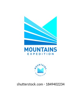 Logo de la expedición de las montañas. Monograma M. Letra M como campos de montaña y picos azules. El logotipo puede utilizarse para negocios, equipos extremos, ropa, turismo de montar.