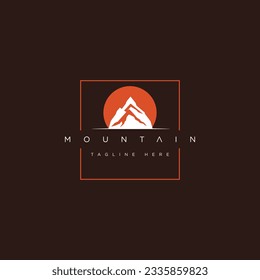 Plantilla vectorial de diseño del logotipo de las montañas. Diseño del logo del vector Picos de montaña de paisaje minimalista