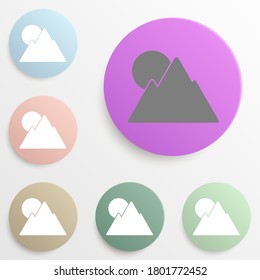 Montaje de color de la placa de sol de las montañas. Glifo simple, vector plano de iconos web para ui y ux, sitio web o aplicación móvil