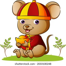 The mouse with the chinese costume is holding the yenpao jar of illustration