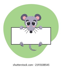 Ratón sosteniendo una pancarta blanca. Ilustración vectorial dibujada a mano con fondo verde. Plantilla de tarjeta modificable.