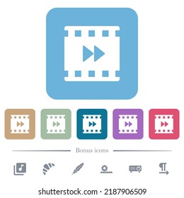 Iconos planos blancos rápidos hacia delante en los fondos cuadrados redondeados de color. 6 iconos de bonificación incluidos