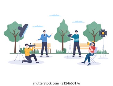 Filmstudio mit Kamerateam-Leuten, Regie, Licht, Mikrofon auf Szene-Shooting-Position für die Filmproduktion in flachem Design-Hintergrund-Illustration