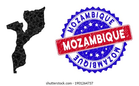 Mozambique mapea la malla poligonal con triángulos llenos y un sello bicolor rasgado. Mapa de Mozambique de mosaico triangular con modelo vectorial de malla, triángulos con diferentes tamaños, posiciones y tonos de color.
