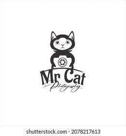 MR cat mascot type black color photography logo, cat camera symbol, negative space wildlife camera logo design, cat photography icon, modern wild photography