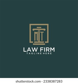 Logo inicial del monograma MT para la firma de abogados con diseño de hitos en cuadrado creativo