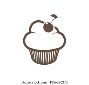 Muffin con crema batida y cereza