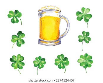 Umarmung von Bier und vierblättrige Kleeblatt Blätter. Tagssymbole von Saint Patrick. Irische Getränke- und Laubpflanzen. Aquarellvektorgrafik