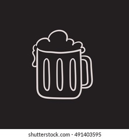 Icono de dibujo vectorial de cerveza aislado en el fondo. Dibujó mano el ícono de Mug de cerveza. Icono de boceto de cerveza para infografía, sitio web o aplicación.