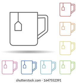 Mug con bolso de té desechable en un ícono de estilo multicolor. Línea delgada simple, contorno vector de iconos de comida rápida para ui y ux, sitio web o aplicación móvil