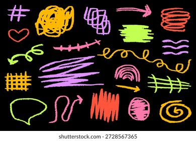 Colección multicolor de los corazones del crayón y de las líneas abstractas sobre fondo oscuro