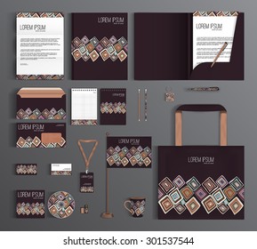 Diseño de plantilla de identidad corporativa multicolor con patrón de rasgos dibujado a mano. Papelería de conjunto de negocios.