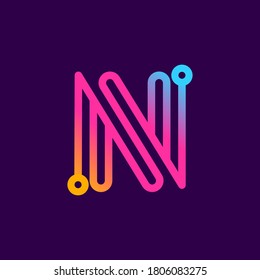 Logotipo de letra Multicolor N hecho de alambre eléctrico. Este icono de rayas redondeadas se puede usar para anuncios tecnológicos, afiches de soldadura, identidad de empresa de energía, etc.