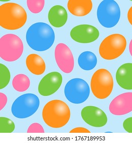 Globos multicolores sobre fondo azul. Patrón vectorial transparente