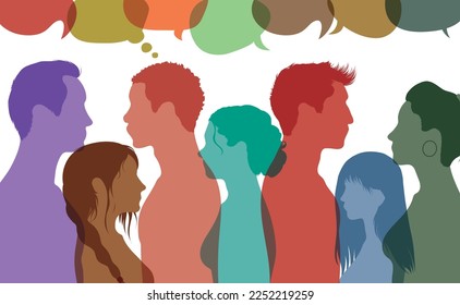 Personas multicolores hablando. Diálogo en personas multiétnicas. Burbuja del discurso. Ilustración vectorial plana