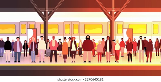 multiethnische Gruppe auf dem Bahnhof Mix Rasse Männer Frauen warten Zug auf Bahnsteig öffentlichen Verkehr