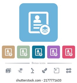 Múltiples contactos iconos planos blancos sobre fondo cuadrado redondeado de color. 6 iconos de bonificación incluidos