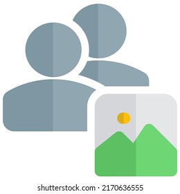 multiple user sharing the picture online on web messenger
